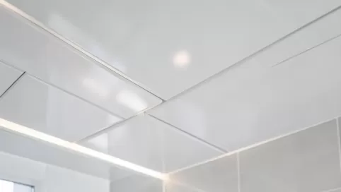 Panele PCV na sufit do łazienki
